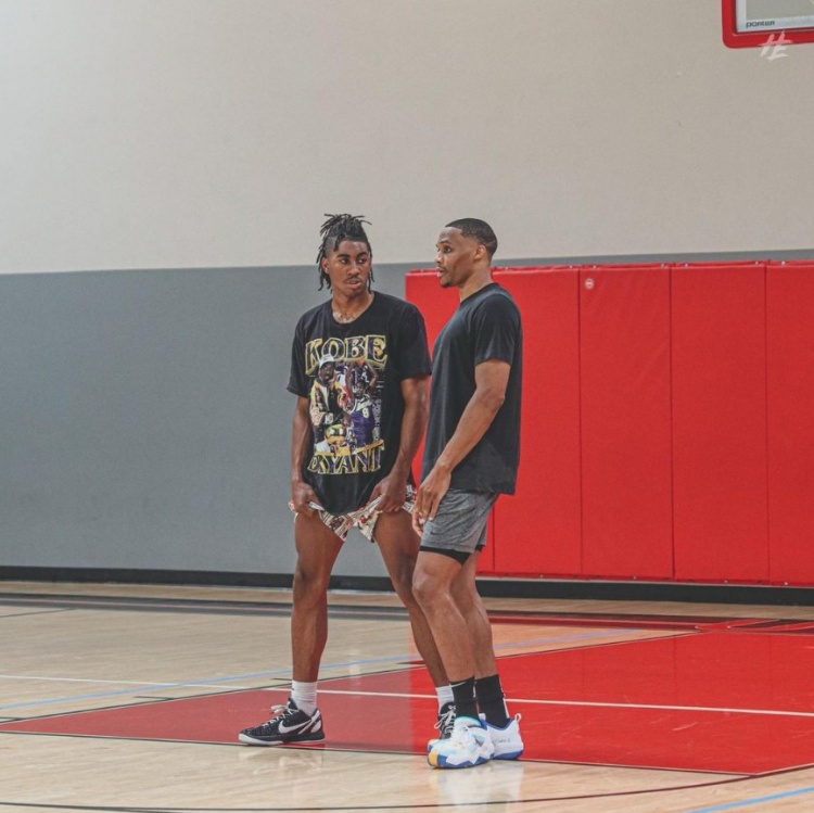 离谱！四外援青岛首节落后全华班四川3分，四川三分7中5（太夸张！四外援青岛首节竟落后全华班四川3分，四川三分球7投5中）