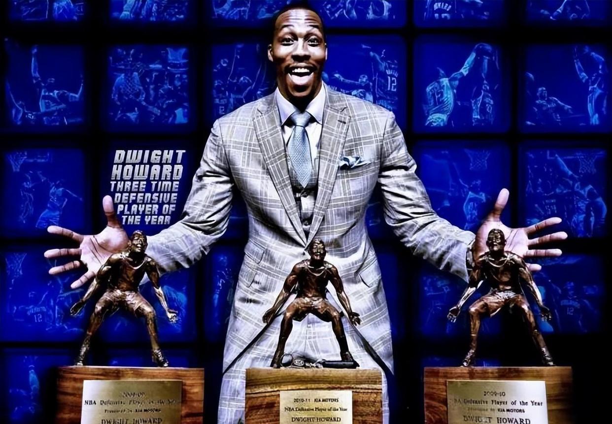 记者：国安厨师将退休，俱乐部将为其举办特殊的“退役”仪式（据记者报道，国安队大厨将退休，俱乐部将为其举行特别的“退役”仪式）