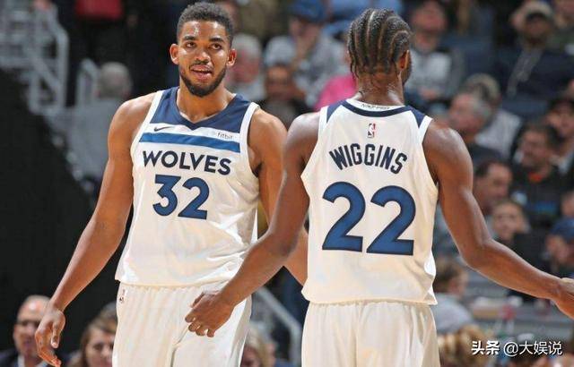 欧冠决赛用球谍照：包含白+深紫，灵感来自举办城市布达佩斯（欧冠决赛用球疑似曝光：白与深紫配色，灵感源自布达佩斯）