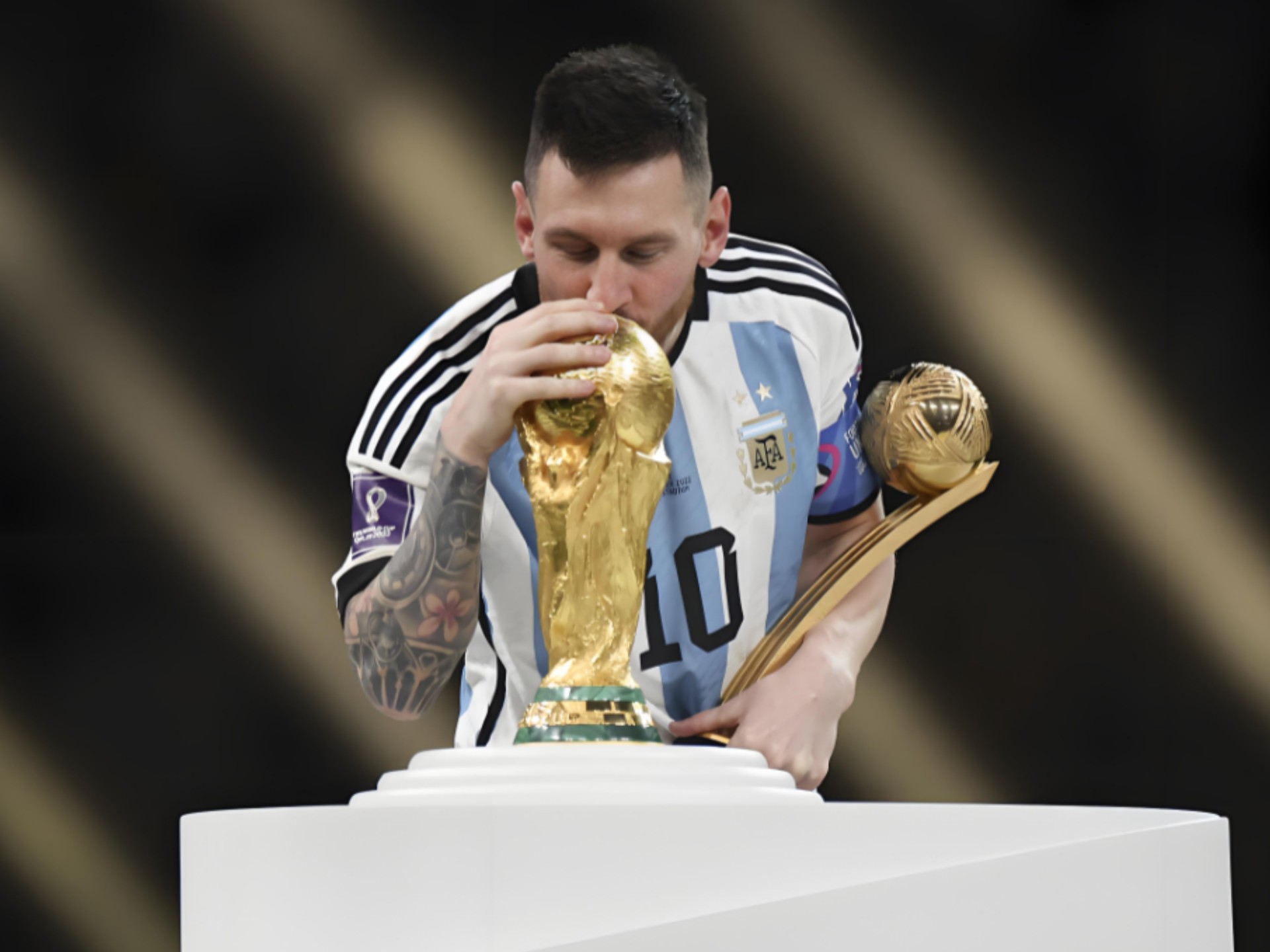 梅西再次获得MVP！他几天内已经有五个MVP！（梅西再当选MVP，数日内已揽下第五个MVP）