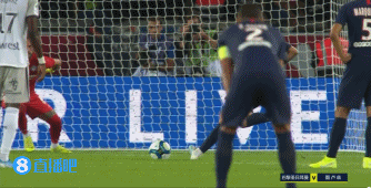 范德芬：我没想伤害伊萨克只想挡射门，给他发了信息送去祝福（范德芬：无意伤及伊萨克，只想封堵射门，已发信息送上祝福）