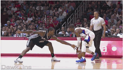 这就是爹的buff？东契奇退防积极一防四 贴防+补防最终防成！（东契奇狂飙退防一挑四：贴身逼抢加及时补位，硬是防住了！）