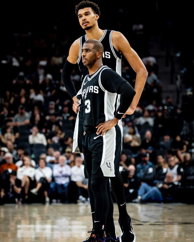 英超-利物浦3-3客平利兹联，两度领先补时被绝平（英超：利物浦客场3-3利兹联，两度领先补时遭绝平）