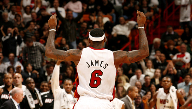 传承足球明星联赛“川辽对决”再现甲A经典，“四川雄起”唤起一代球迷记忆（传承足球明星联赛川辽再相逢，甲A经典重现，“四川雄起”勾起一代球迷回忆）