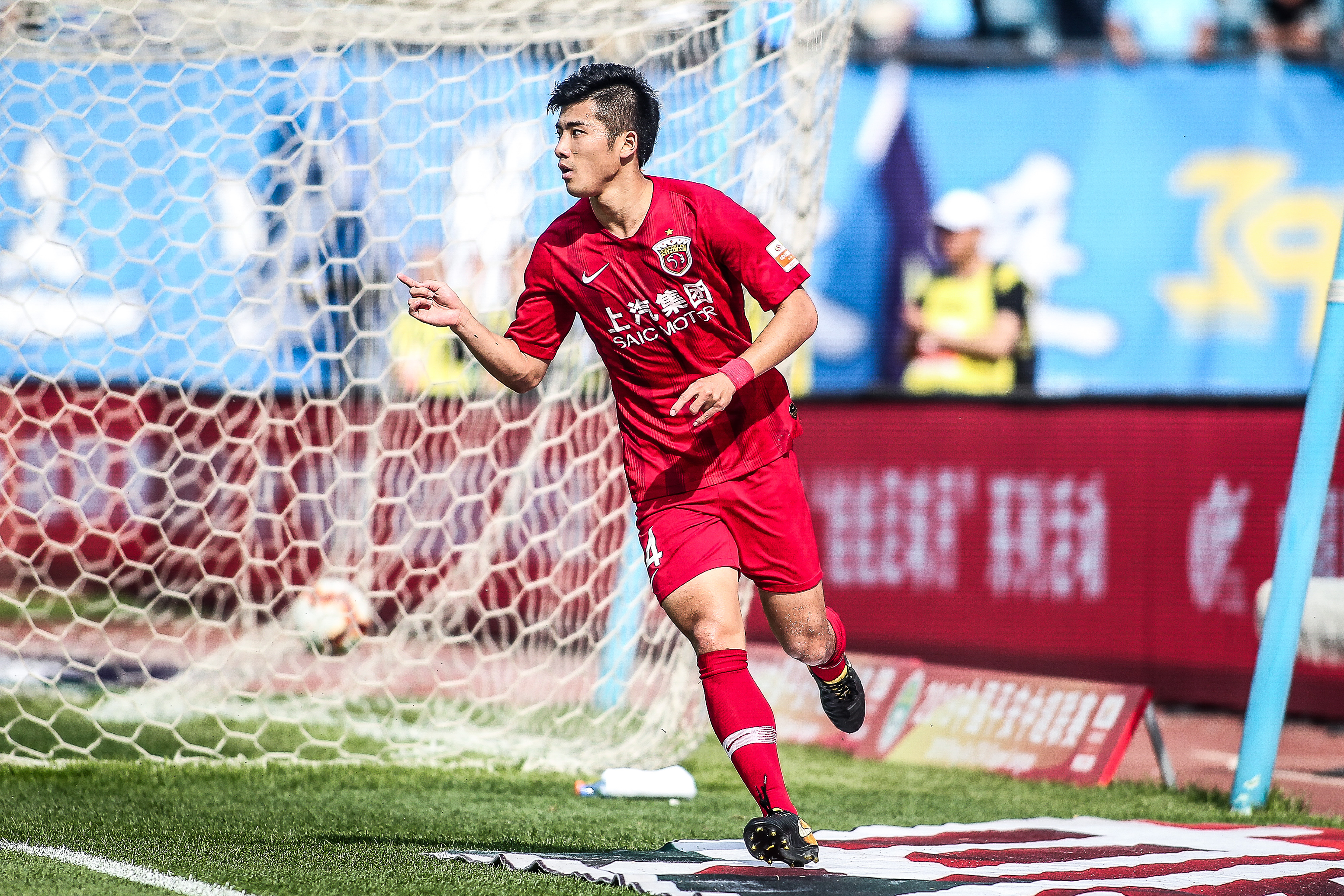 王朝还没建就要倒塌？惨遭马刺三杀雷霆暴露短板，该效仿17年勇士（雷霆遭马刺三连击短板尽显，王朝未立先遇危机？或应借鉴2017勇士之道）