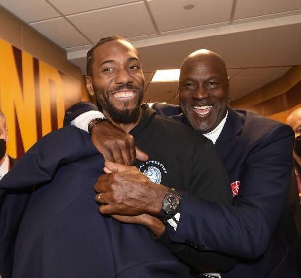 为冰雪赴一座城丨解锁冬日限定快乐（向雪而行赴一城丨开启冬日限定欢愉）