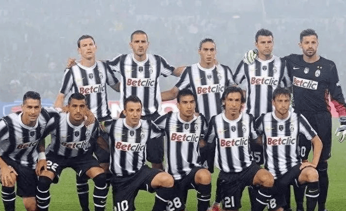 青岛足球赛场突发伤病潮（青岛足球赛场伤病潮来袭）