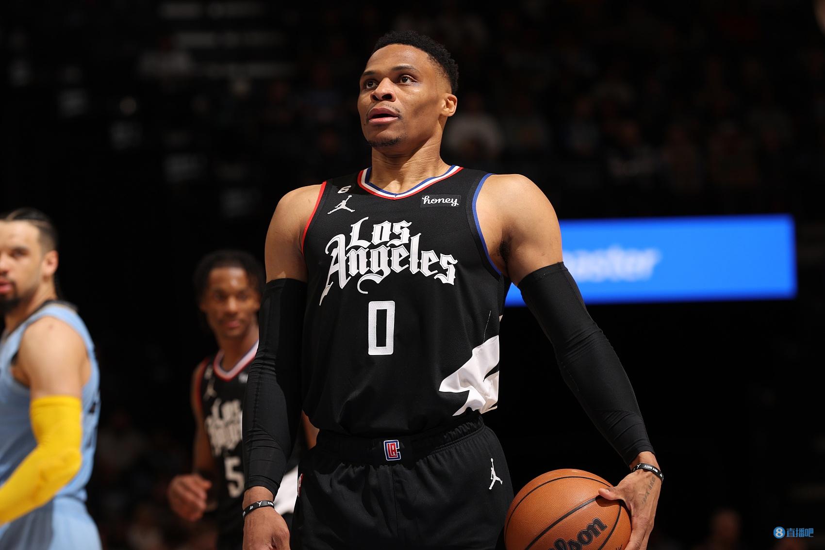 非洲杯战报：姆伯莫献助攻，埃永闪击制胜，喀麦隆1-0加蓬（非洲杯快讯：姆伯莫送妙传，埃永闪击建功，喀麦隆1-0小胜加蓬）