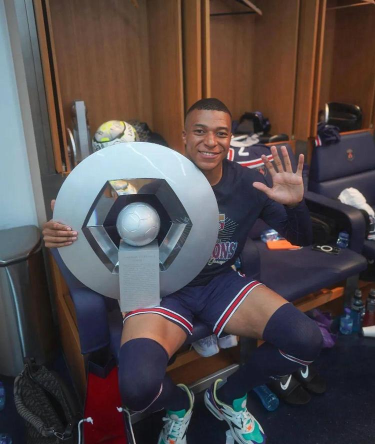 英格拉姆首节高效表现，为球队奠定基础（英格拉姆首节高效发挥，助球队打下良好开局）