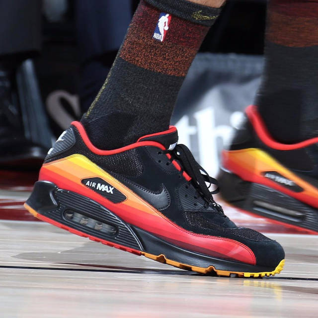 马刺培养新秀效果显著（马刺新星养成成效明显）