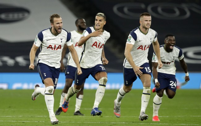 皇家社会迎战吉罗纳：一场关乎生死的西甲保级之战（西甲保级生死战：皇家社会对阵吉罗纳）