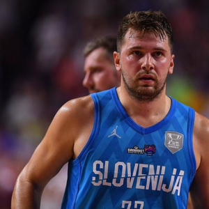 又伤一个！国王官方：尤班克斯左手拇指骨折，将至少缺席三周（国王再遭伤病打击：尤班克斯左手拇指骨折，至少休战三周）