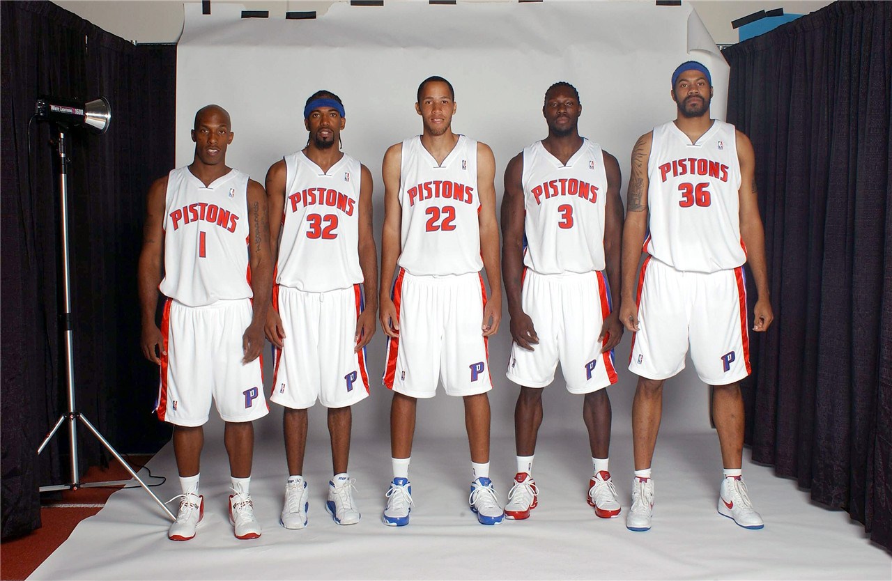 伤愈归来！阿方索·戴维斯时隔262天后重回拜仁大名单（阔别262天，阿方索·戴维斯复出重返拜仁大名单）